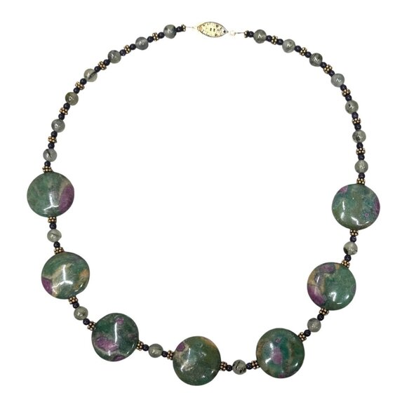 Vintage Ruby Zoisite Beaded Necklace Jade Accent Beads Gold Plated Clasp 18" - Picture 3 of 5